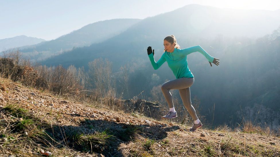 Додавання тренувань на пагорбах до ваших тренувань, каже Сіара Мегіан, може допомогти покращити вашу швидкість (Авторство зображення: Getty Images)