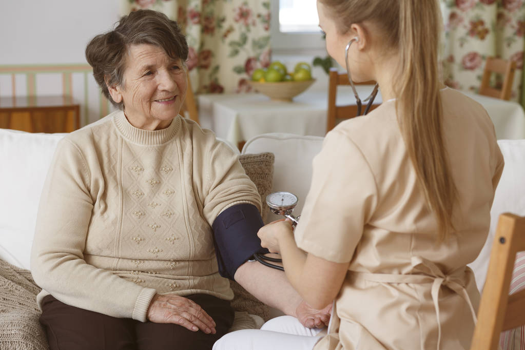 Як обрати будинок престарілих: турбота та гідність на першому місці